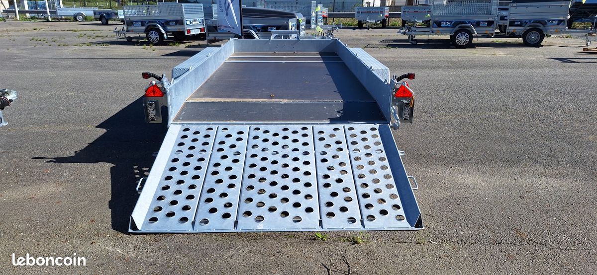 Votre magasin MBC REMORQUES Vous propose un porte engins ifor williams gh 146 3 essieux disponible (image 3)