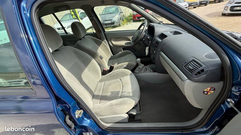 RENAULT CLIO II 1.6i 110CH LUXE PRIVILÈGE (image 8)