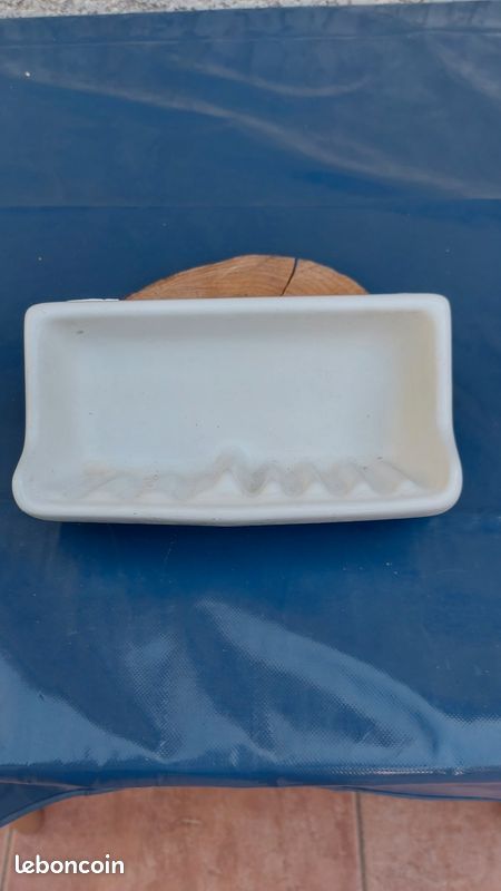 Porte-savon Mural En Porcelaine Blanche – Style Art Déco