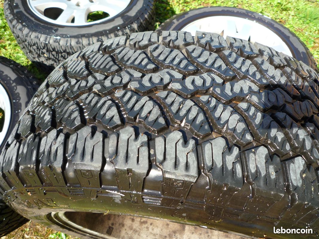 4 roues pneus hiver range rover L322 très bon état (image 3)