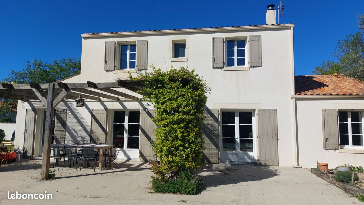 Maison 7 pièces 155 m² · à Saint-Sauveur-d'Aunis · 155 m² · 650 000 €