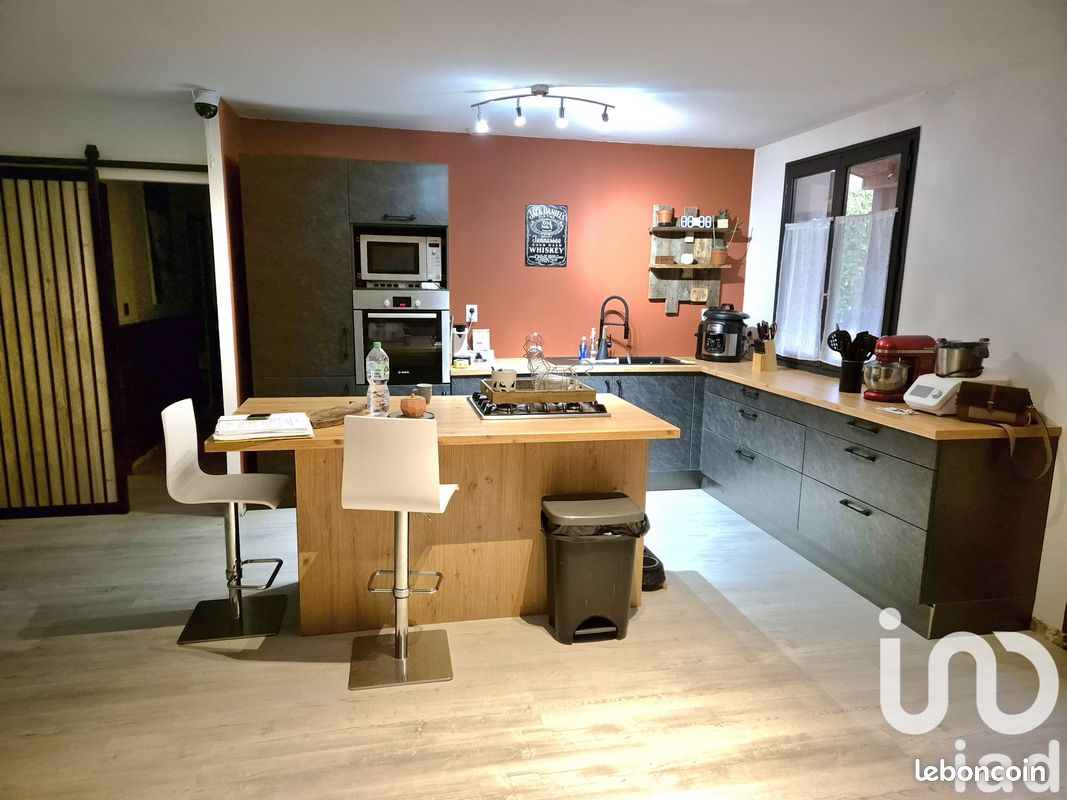 Propriété 6 pièces 100 m² - Chadurie 16250 (image principale 10)