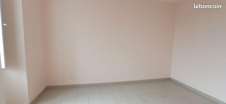 https://img.leboncoin.fr/api/v1/lbcpb1/images/bf/18/96/bf1896c8fb394344789a64a9df267b463bc72d7b.jpg?rule=ad-image