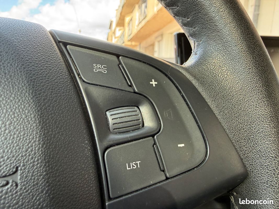 Citroen c4 cactus 1.2 puretech 110ch feel business toit panoramique courroie changee (image 26)