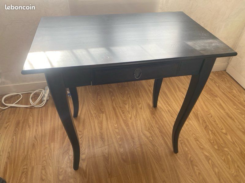 Bureau (image 1)