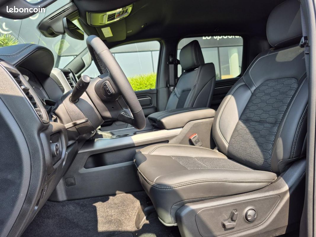 Dodge ram 1500 crew cab sport black package 2025 (image 11)