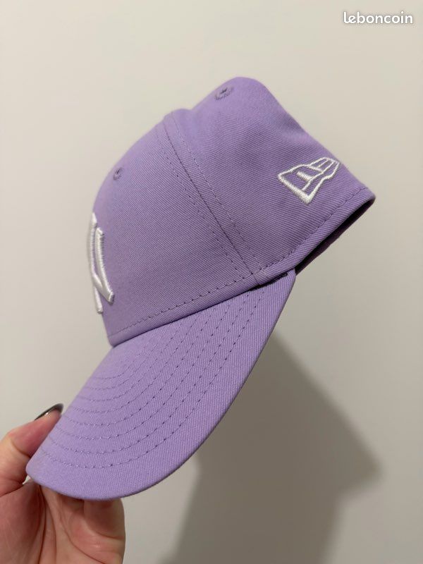 Bonnet Violet En Laine 100% - Fait Main - Occasion En Bon état