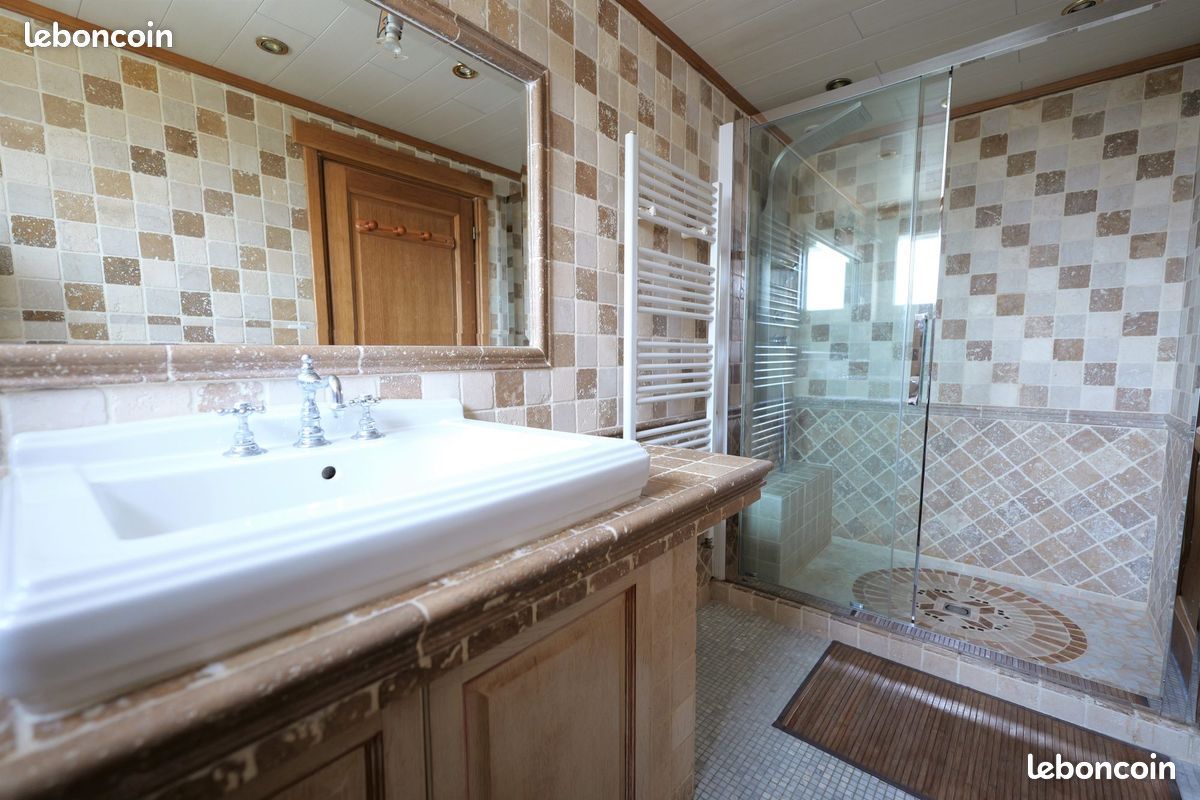 Maison 7 pièces 186 m² · à Varanges · 186 m² · 270 000 €