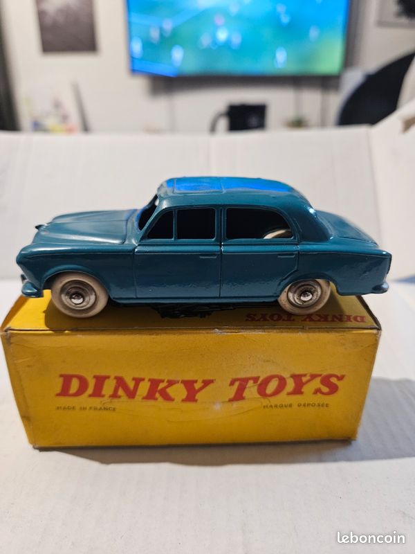 Dinky Toys 24 F – Peugeot 403 Familiale Bleu Clair, Échelle 1:43, Avec Sa Boîte