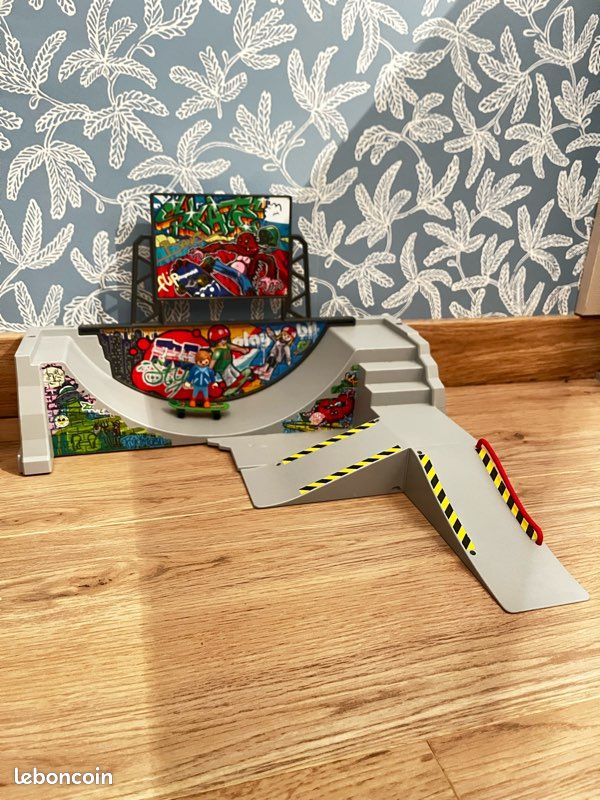 Skatepark playmobil + 1 personnage avec skate (image 1)