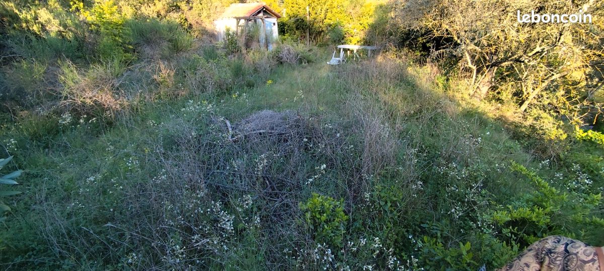 Terrain non constructible · à Cadenet · 10 000 €