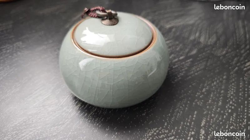 Boîte Céramique Faite Main – Neuf – Artistique – Thème Star Wars