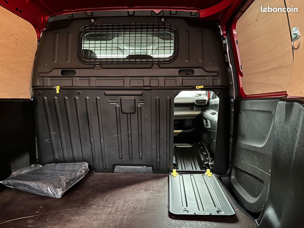 Citroën Berlingo (3 places) XL 950kg BlueHDi 130 S&S BVM6 Club / Faible KM /14 990 HT (image 6)
