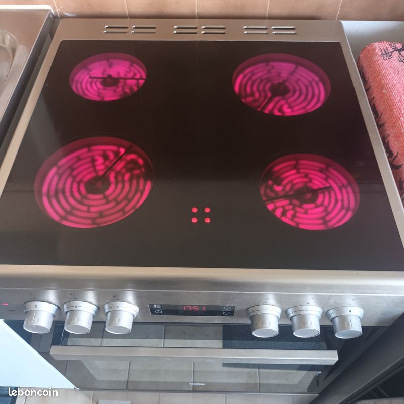 Cuisinière vitrocéramique BEKO FSE67300XCS (image 4)
