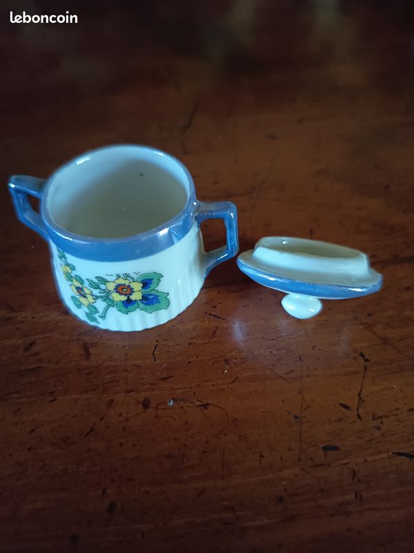 Service à thé et café de poupée miniature en porcelaine