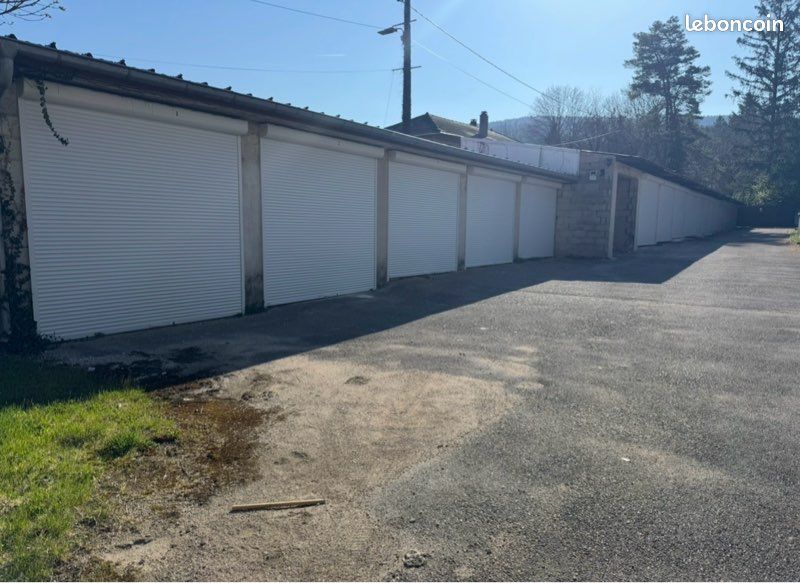 Lot de 5 garages · à Oyonnax · 90 000 €