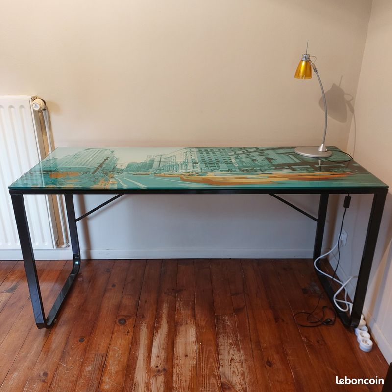 Bureau (image 1)