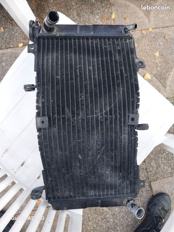 Radiateur suzuki gsxr srad 98 (image 1)