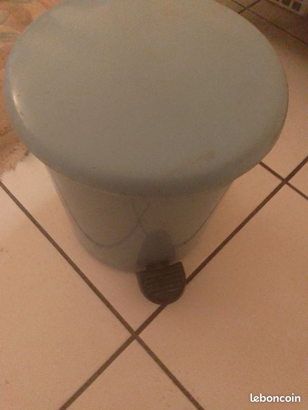 Deux petites poubelles de salle de bain (image 2)