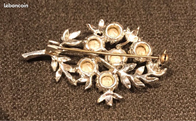 Broche Vintage Années 60 Avec Strass Irisés - Diamètre 27 Mm - En Cuivre