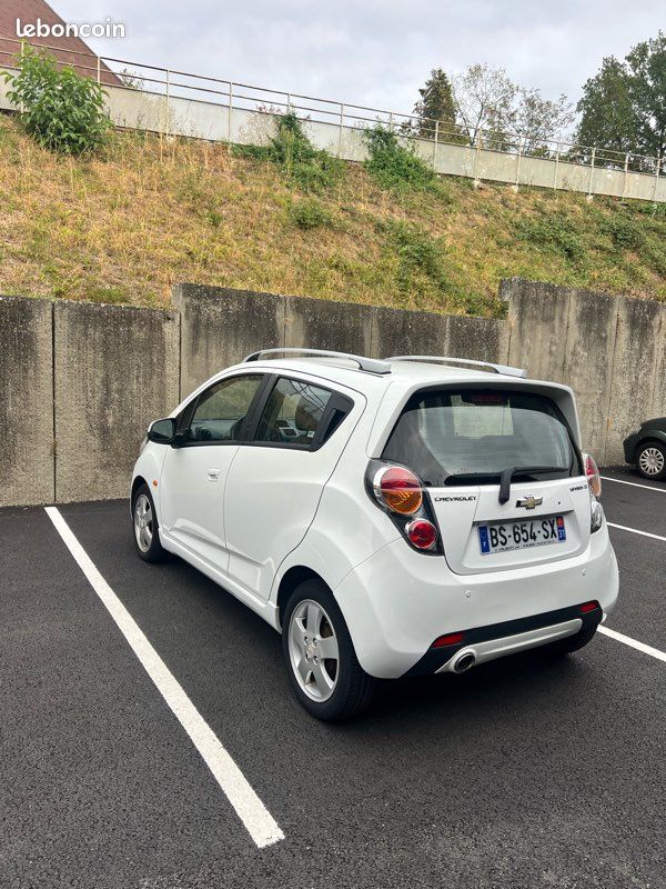 Chevrolet Spark 1.2 82ch Essence 2011 (image 2)