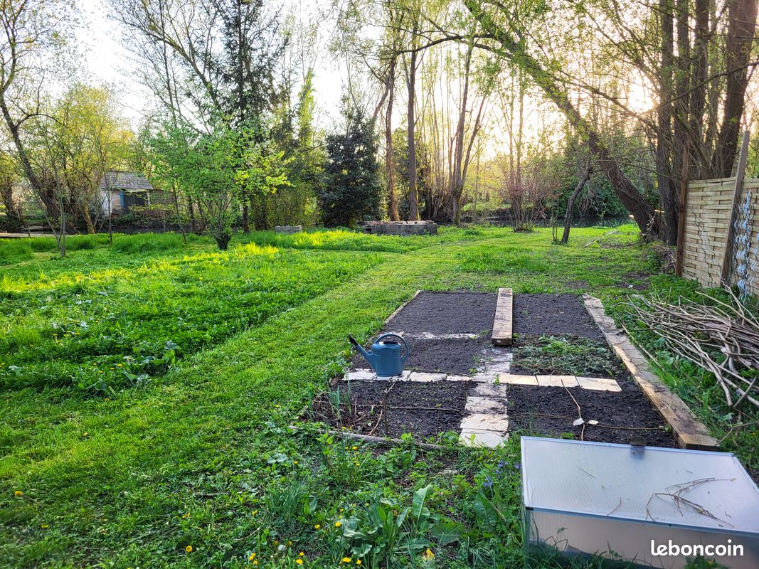 Marais 1000m² accessible sans barque · à Bourges · 17 000 €