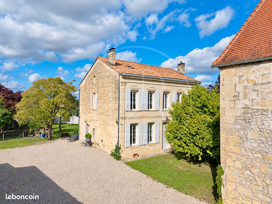 Maison 6 pièces 185 m² · à Branne · 185 m² · 450 000 €