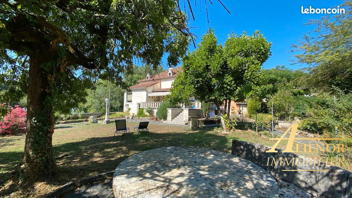 Maison 7 pièces 205 m² · à Bourdeilles · 205 m² · 318 000 €