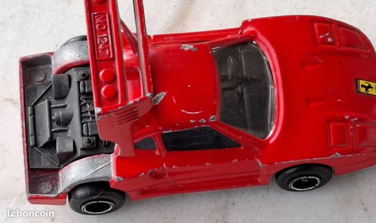 Coffret MAJORETTE Auto Service 704 : Box Garage & Ferrari F4