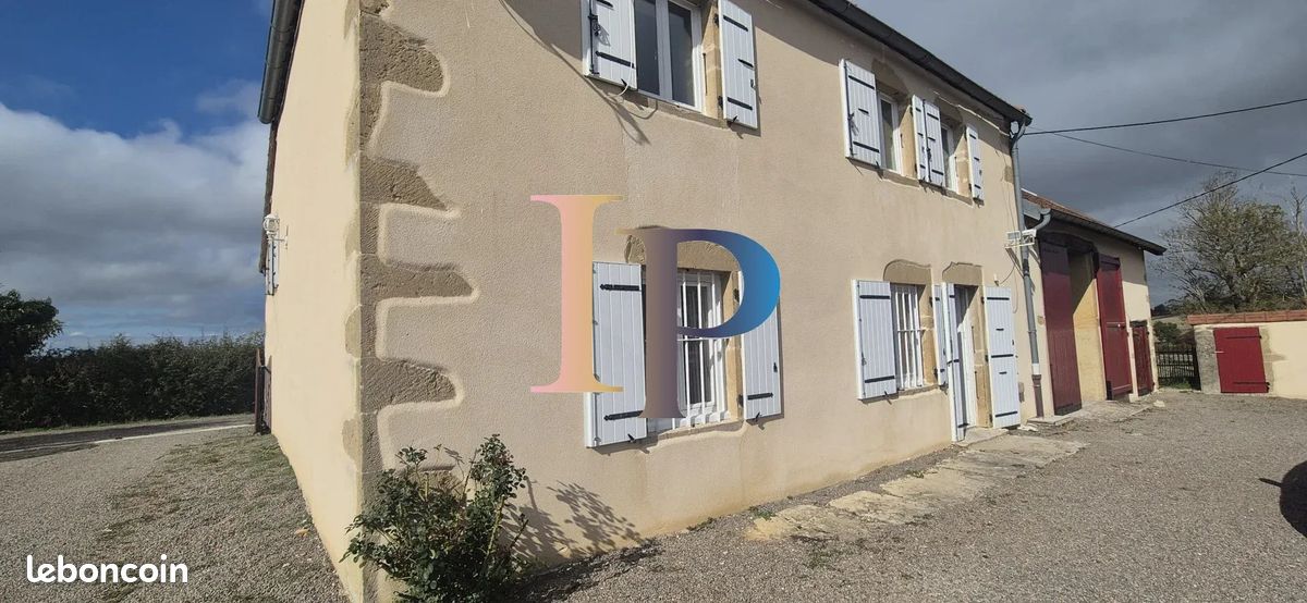Maison 4 pièces 137 m² · à Saint-Christophe-en-Brionnais · 137 m² · 850 €/mois