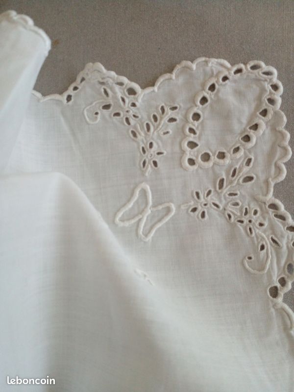 Linge ancien MOMOUCHOIR BRODE MAINS (image 3)