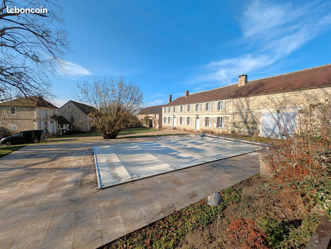 Maison 10 pièces 262 m² · à Charbuy · 262 m² · 532 500 €