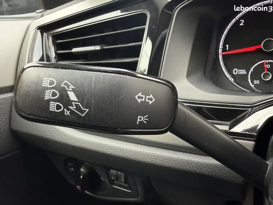 Volkswagen POLO VI Confortline Business / Apple CarPlay / Régulateur de vitesse (image 34)