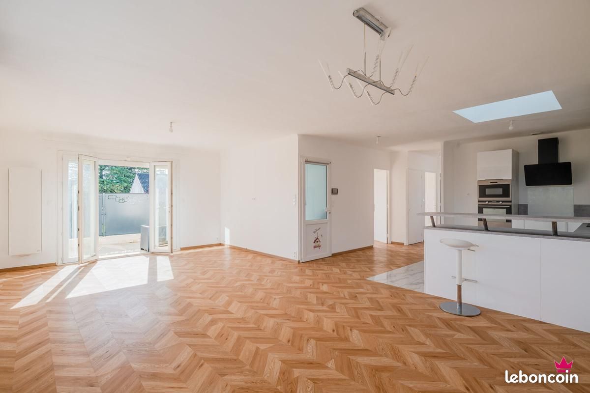 Appartement 4 pièces 95 m² · à Chassieu · 95 m² · 300 000 €