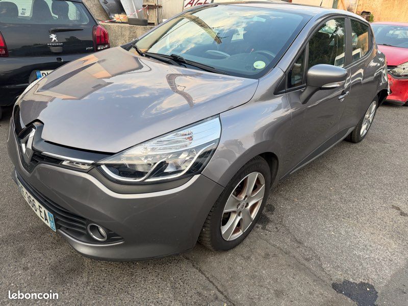 Clio 4 1,5 dCi 90cv accidentée boîte auto (image 1)