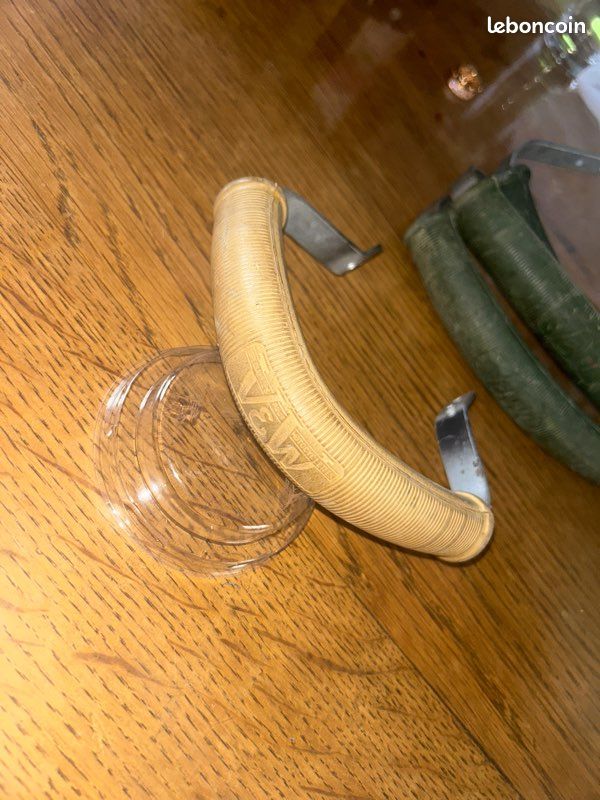 Poignée de selle de moto ancienne (image 2)