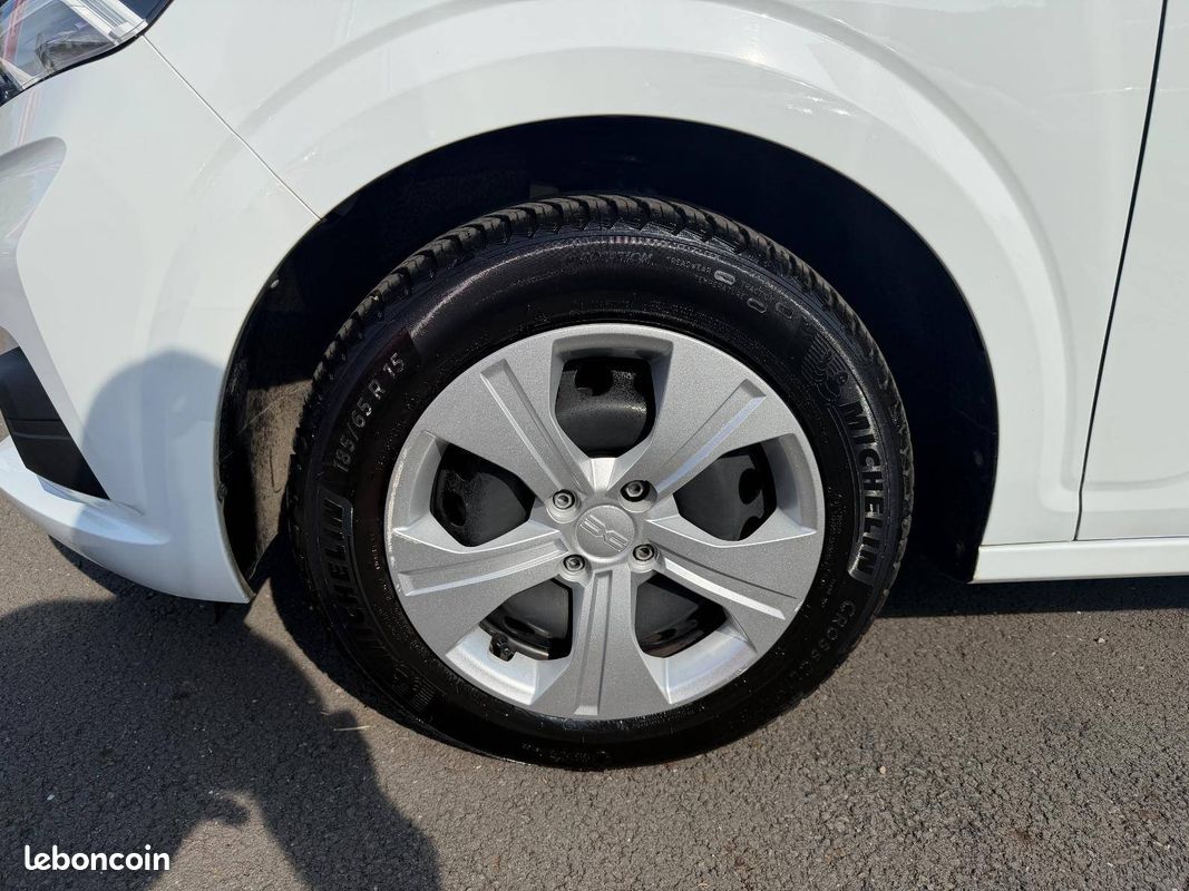 DACIA Sandero SCe 65 Essential (image 9)