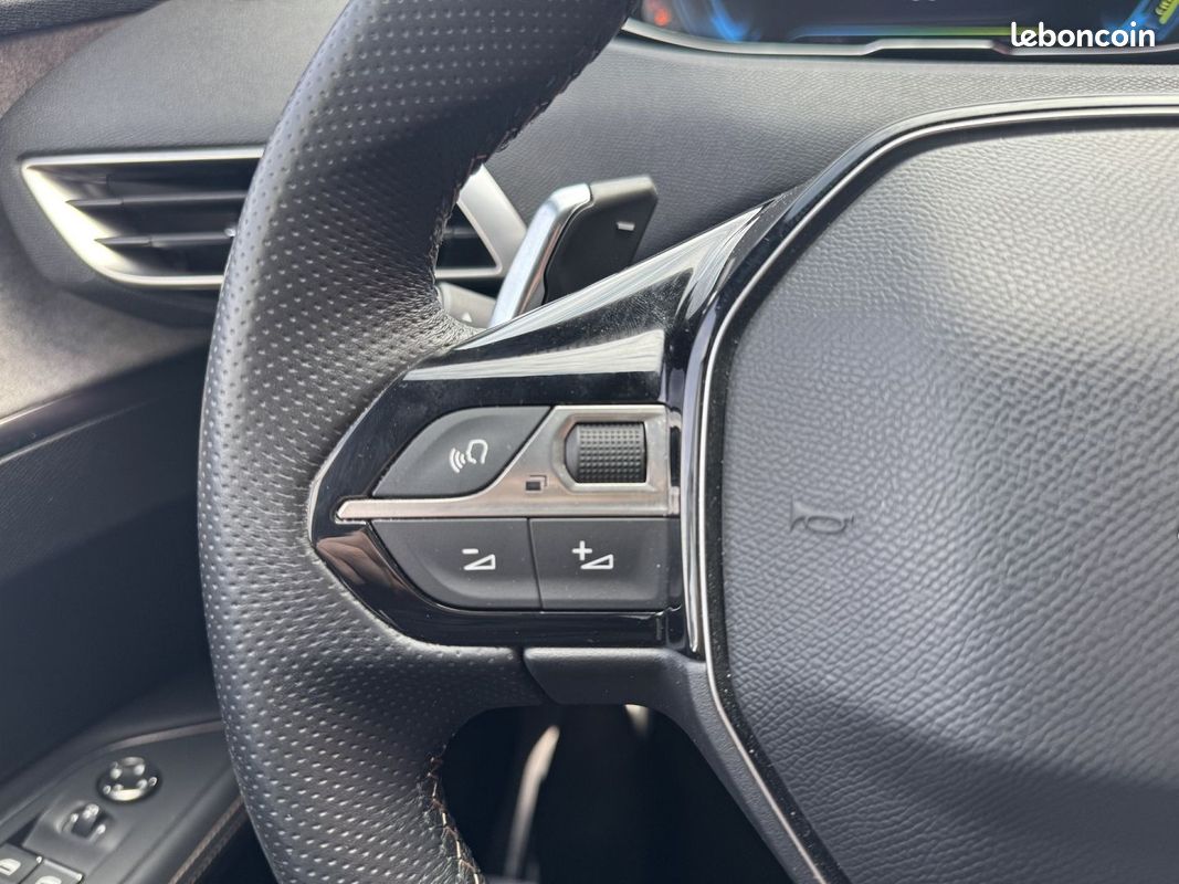 Peugeot 3008 HYBRID4 300CH GT E-EAT8 (image 19)