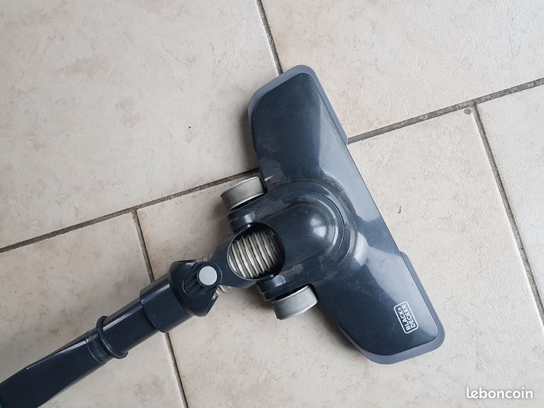 Aspirateur black et decker 600 watts cyclone system (image 6)