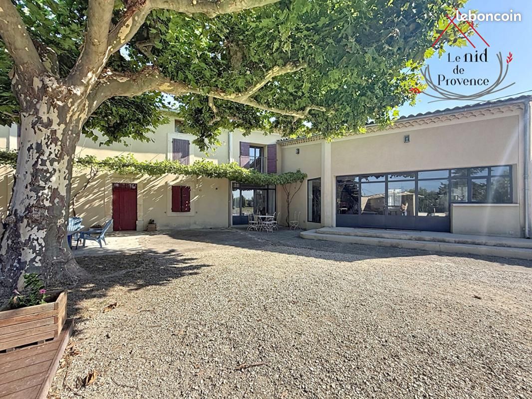 Maison 7 pièces 250 m² · à Althen-des-Paluds · 250 m² · 745 500 €