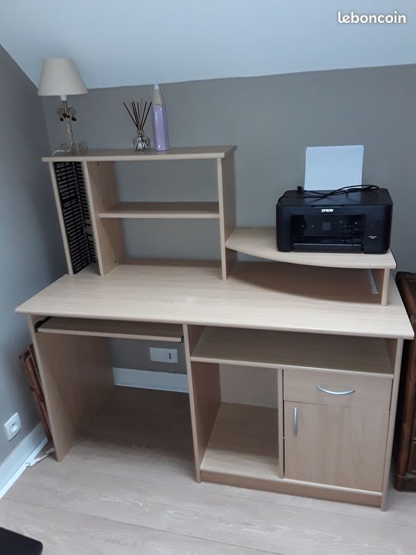 Bureau (image 1)