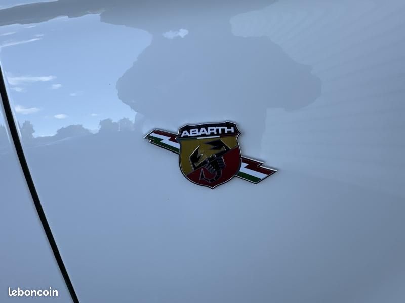Abarth 500 1.4 Turbo T-Jet 165ch 595 MY22 (image 11)