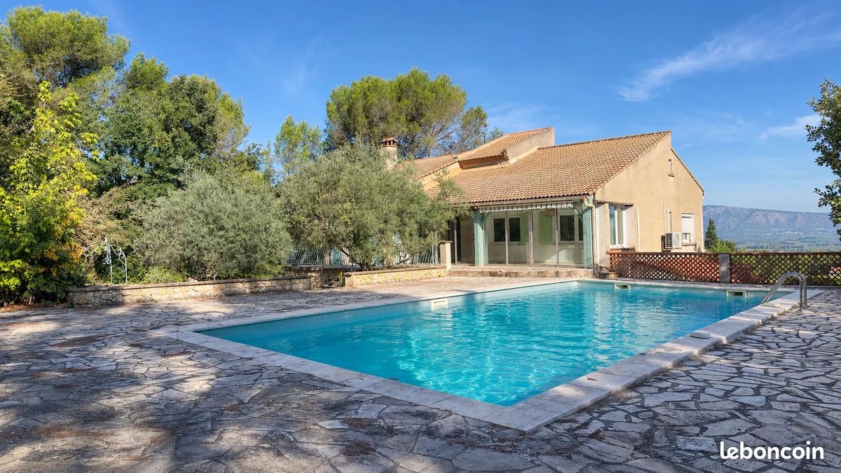Maison 5 pièces 146 m² · à Trets · 146 m² · 2 190 €/mois