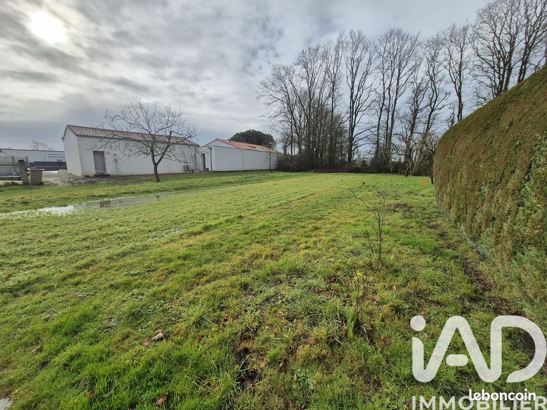 Terrain 856 m² · à Bellevigny · 856 m² · 98 700 €