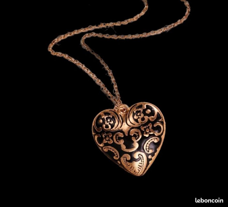 Collier Avec Pendentif Cœur Ajouré Argenté Vintage - Bijou Fantaisie Unisexe