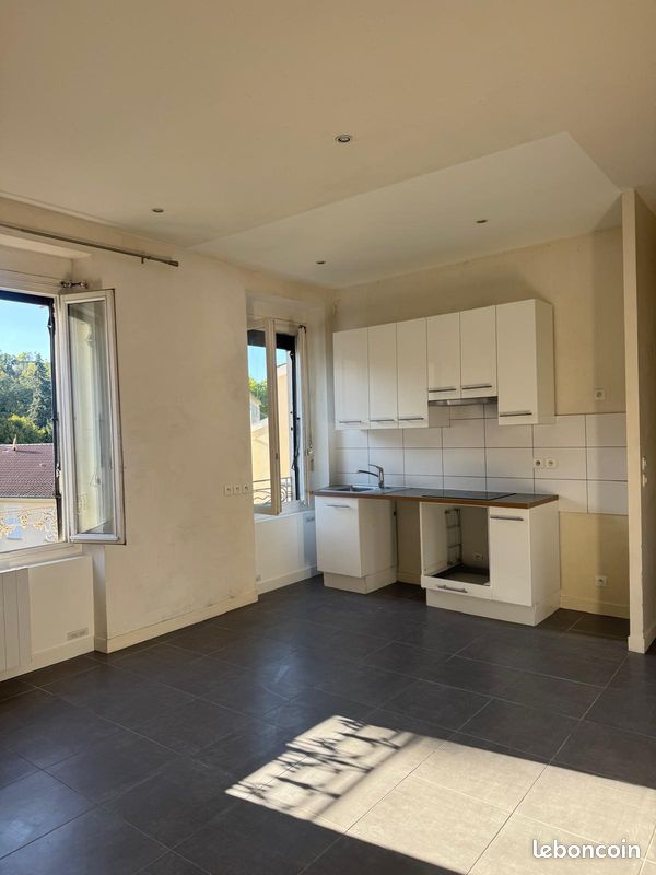 Appartement 3 pièces 65 m² · à Charbonnières-les-Bains · 64,6 m² · 990 €/mois