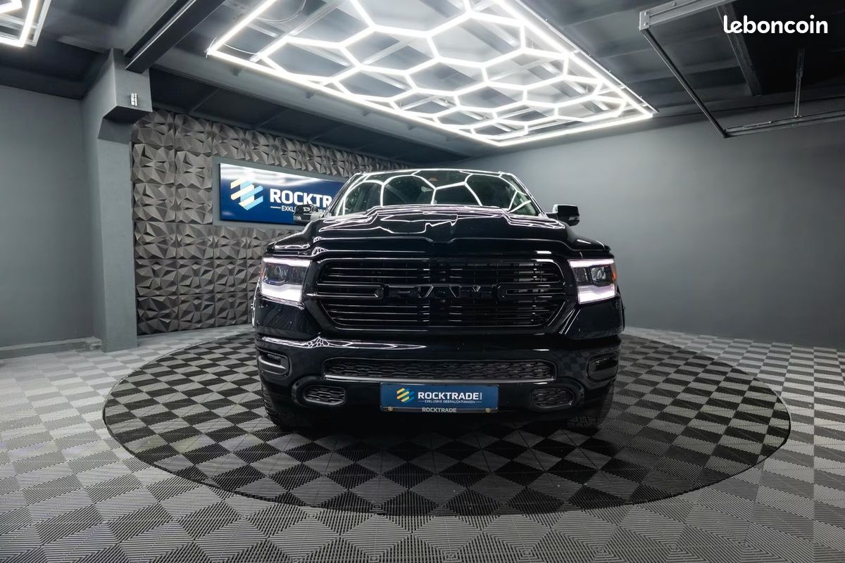 Dodge RAM 1500 Laramie Night Edition 5.7 HEMI 401 ch 4x4 – Alpine – 20” – Offroad (image 12)