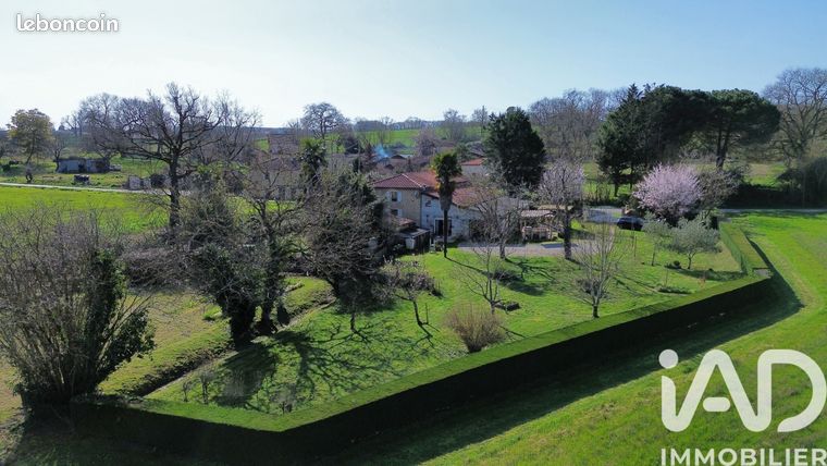 Propriété 8 pièces 208 m²
