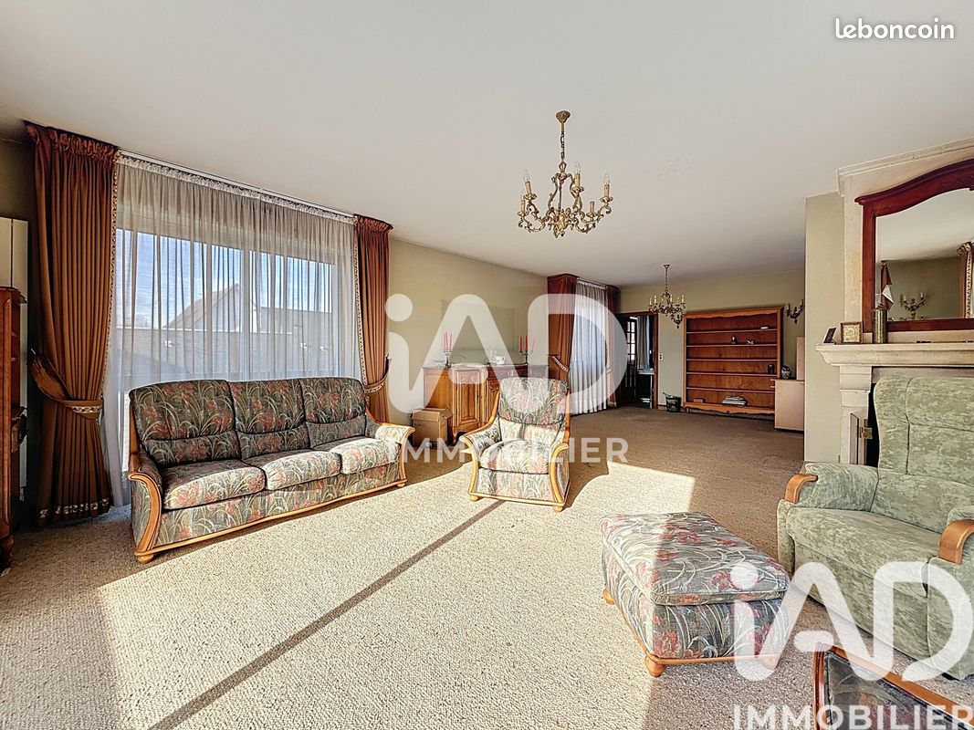 Maison 11 pièces 285 m² · à L'Aigle · 285 m² · 210 000 €