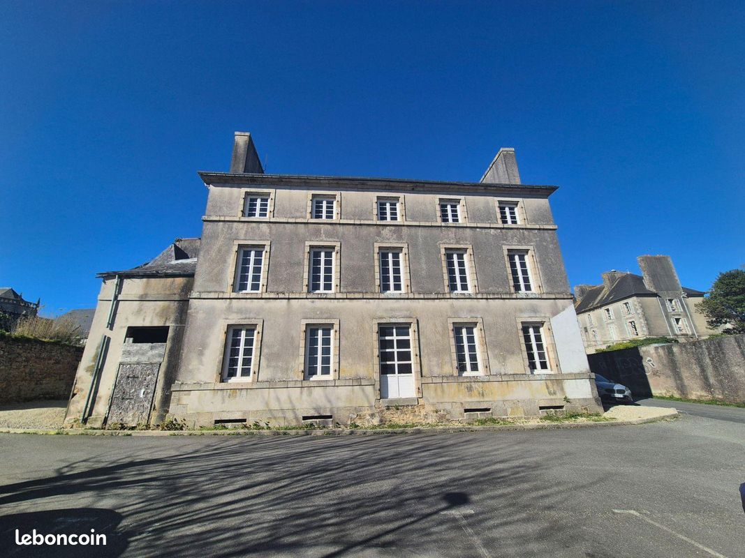 Immeuble 627 m² · à Saint-Pol-de-Léon · 627 m² · 269 300 €